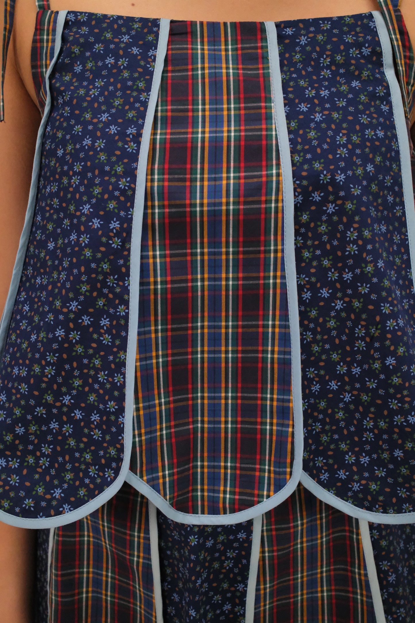 THE FLOWER TOP IN NAVY