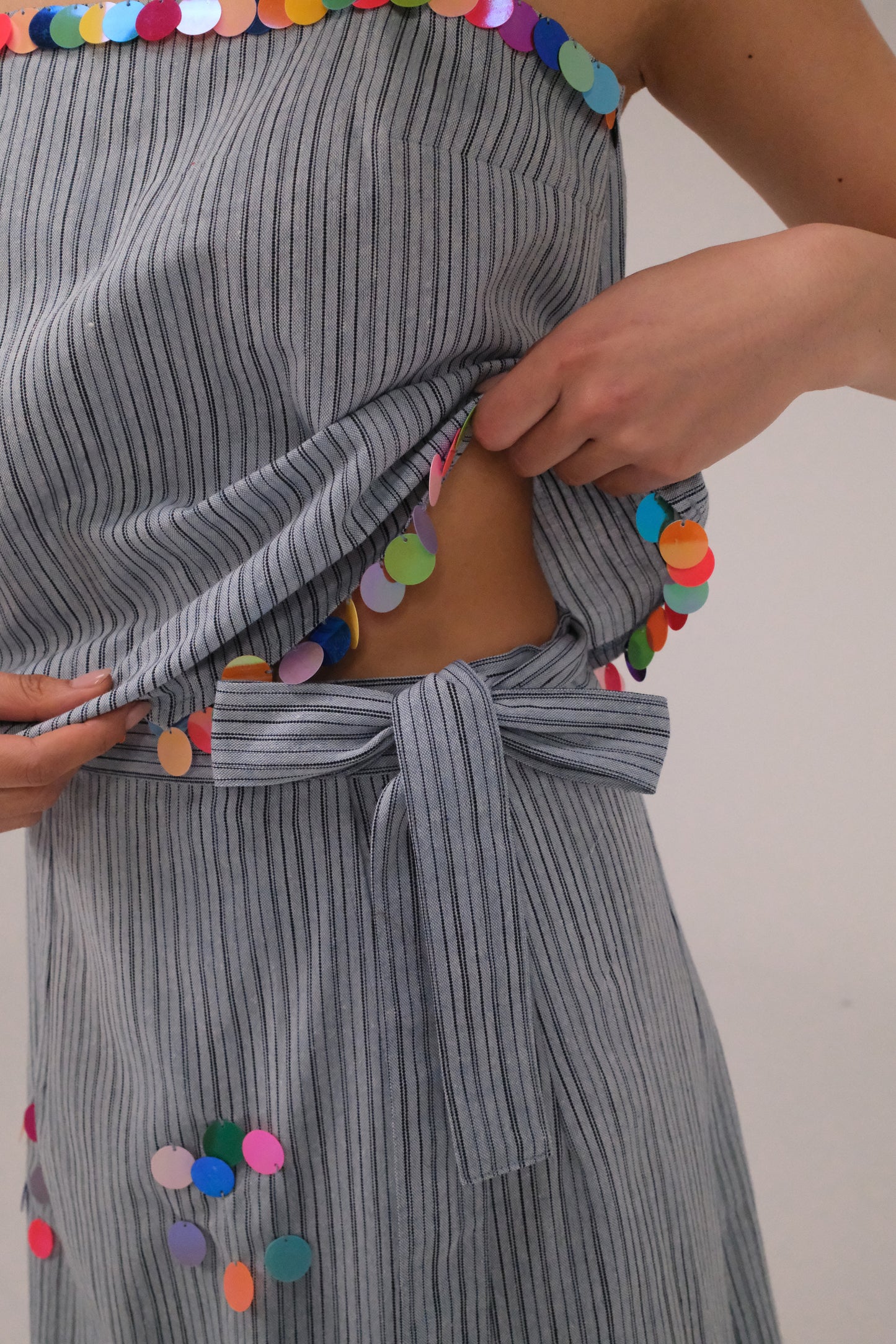 THE BLUE TOP WITH COINS