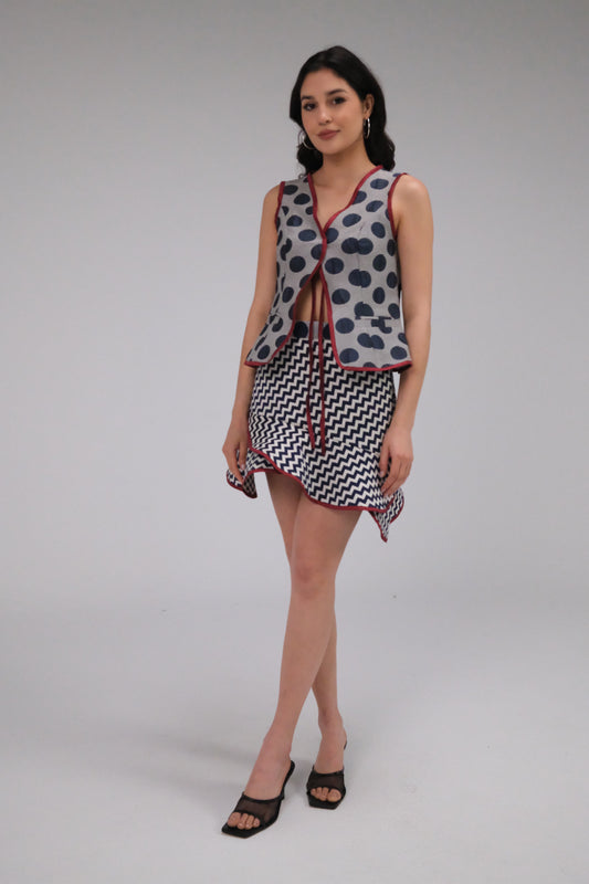 THE ZIGZAG ASYMMETRICAL MINI SKIRT WITH BURGUNDY TRIM
