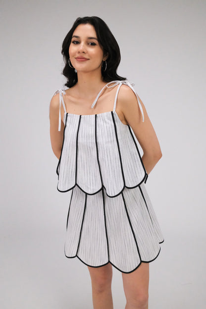 THE FLOWER TOP IN WHITE