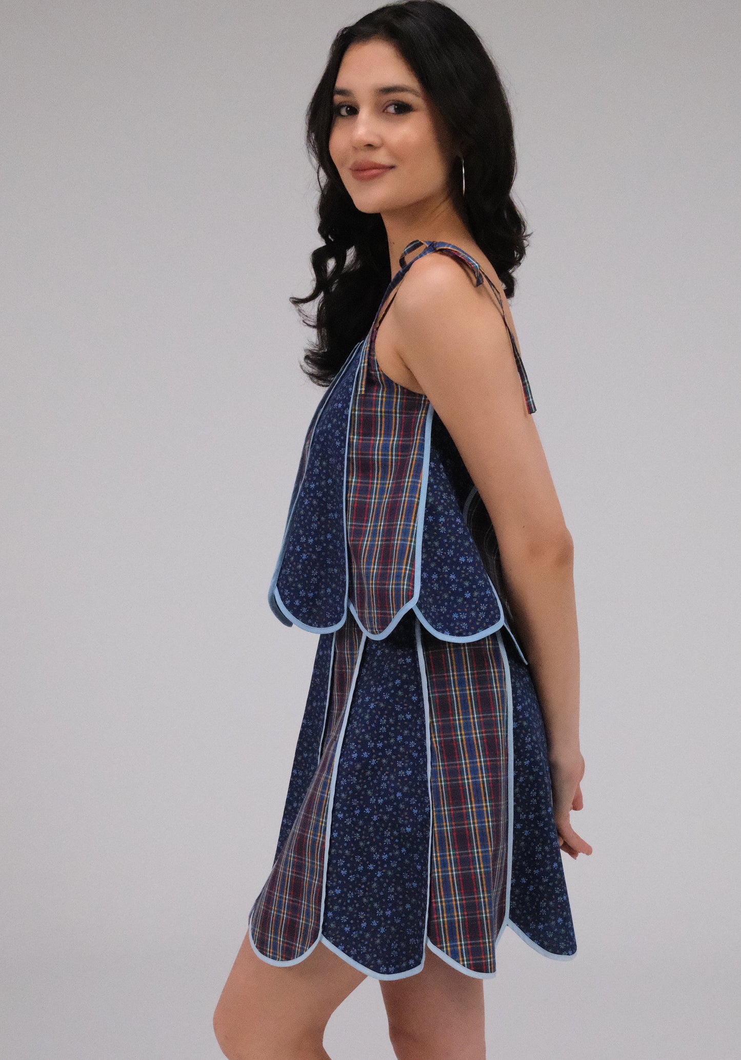 THE FLOWER SKIRT IN NAVY