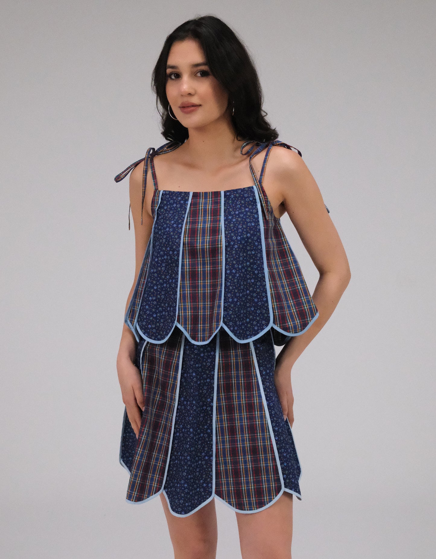 THE FLOWER SKIRT IN NAVY
