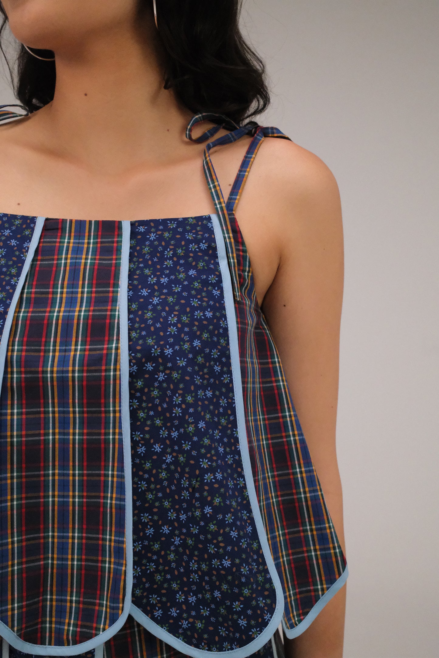 THE FLOWER TOP IN NAVY