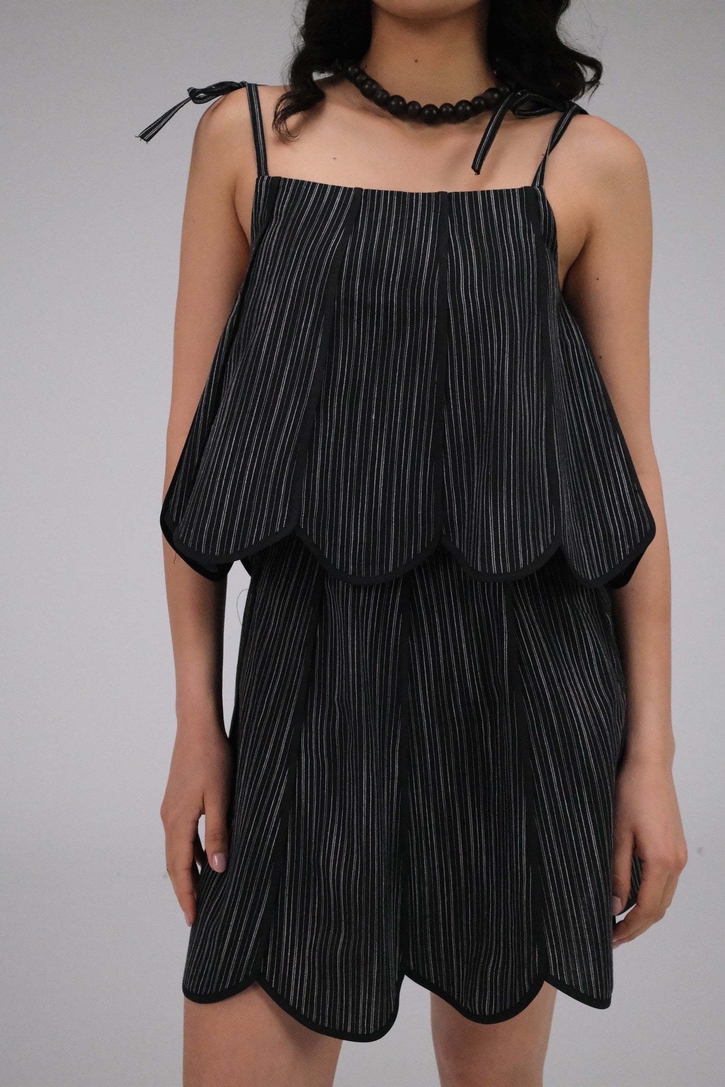 THE FLOWER TOP IN BLACK