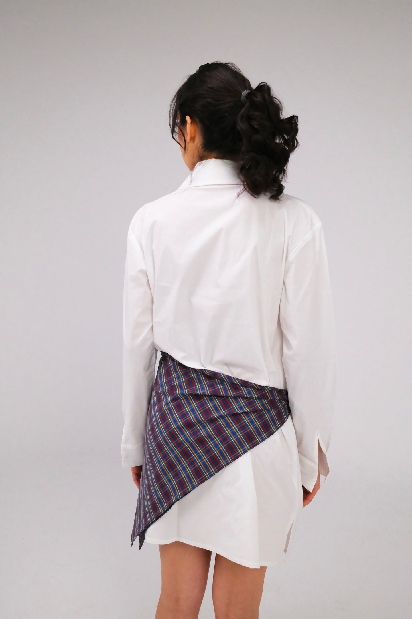 THE LONG WHITE LINEN SHIRT